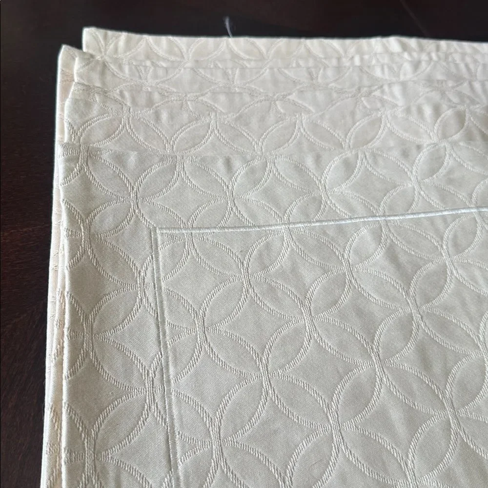 Fieldcrest Luxury (6) Rectangular Cream Placemats 14”x20”